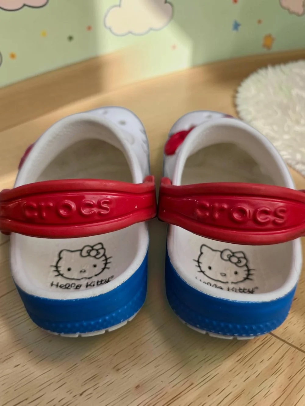 CROCS HELLO KITTY Toddler SIZE C6 White Red Blue